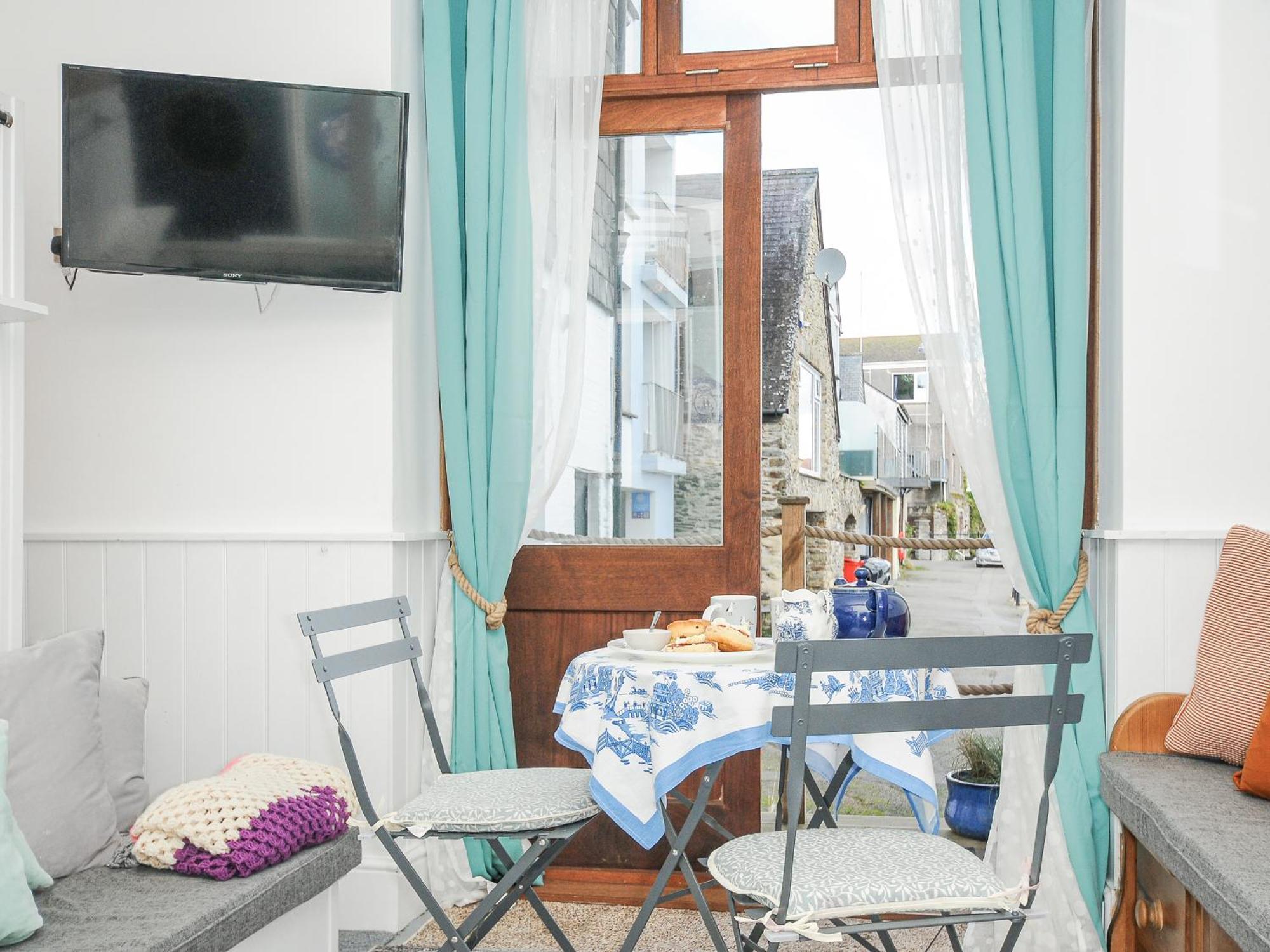Zawn Nook Apartment *